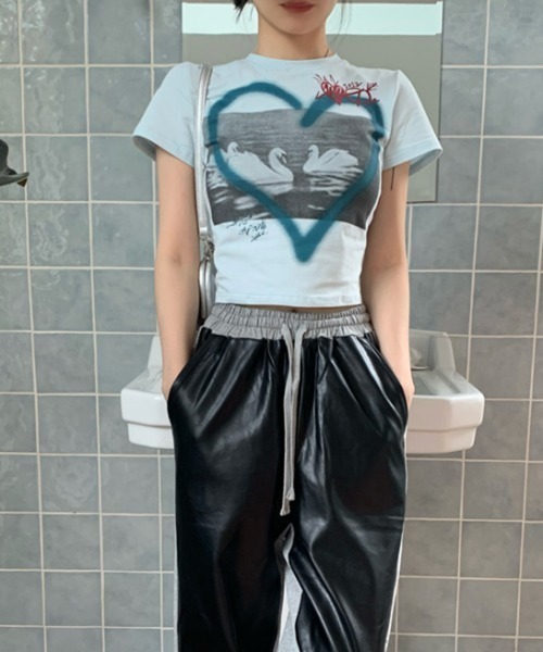 by muni:r(バイ ムニール)の「ストリートハートプリントクロップドTシャツ(Tシャツ/カットソー・レディース・ホワイト/ブルー・FREE)」の19枚目の写真