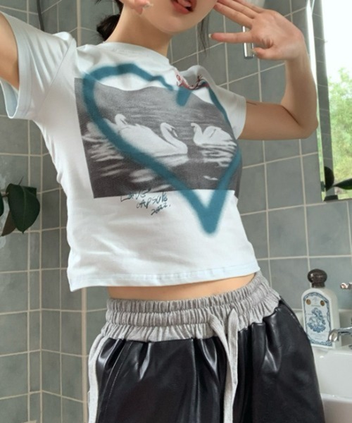 by muni:r(バイ ムニール)の「ストリートハートプリントクロップドTシャツ(Tシャツ/カットソー・レディース・ホワイト/ブルー・FREE)」の20枚目の写真