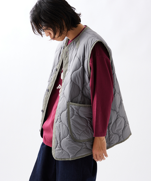 JOURNAL STANDARD（ジャーナルスタンダード）の「M65 カラーライナー キルティング ベスト（ミリタリージャケット・メンズ・ブラック/グレー/カーキ・LARGE/MEDIUM）」の11枚目の写真