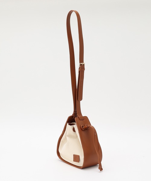 one after another NICE CLAUP（ワンアフターアナザーナイスクラップ）の「サイド巾着ショルダーBAG（ショルダーバッグ・レディース・ブラック/ベージュ/キャメル・FREE）」の20枚目の写真