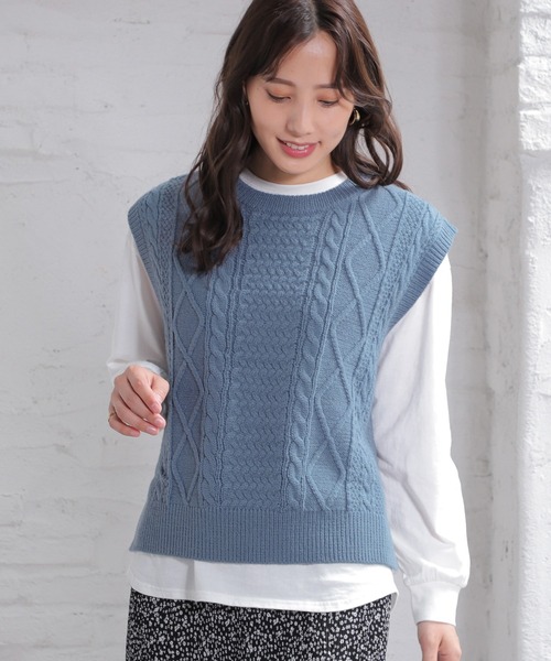 Honeys（ハニーズ）の「ケーブル編ニットベスト（ベスト・レディース・ベージュ/ブラウン/アイボリー/ブルー系その他/ダークオレンジ・LL/M/L）」の4枚目の写真