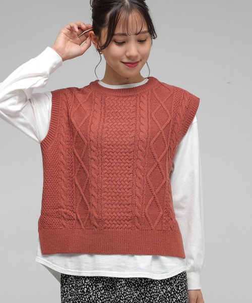 Honeys（ハニーズ）の「ケーブル編ニットベスト（ベスト・レディース・ベージュ/ブラウン/アイボリー/ブルー系その他/ダークオレンジ・LL/M/L）」の5枚目の写真