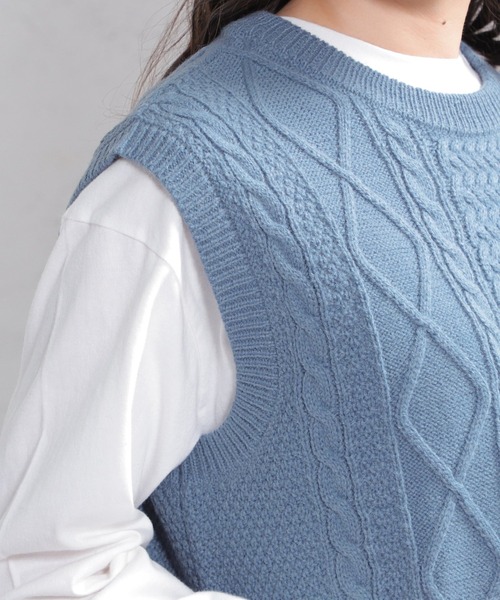 Honeys（ハニーズ）の「ケーブル編ニットベスト（ベスト・レディース・ベージュ/ブラウン/アイボリー/ブルー系その他/ダークオレンジ・LL/M/L）」の20枚目の写真