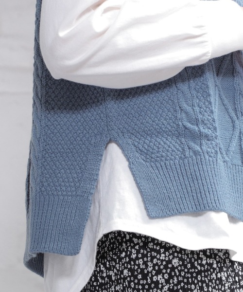 Honeys（ハニーズ）の「ケーブル編ニットベスト（ベスト・レディース・ベージュ/ブラウン/アイボリー/ブルー系その他/ダークオレンジ・LL/M/L）」の21枚目の写真