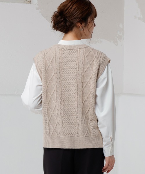 Honeys（ハニーズ）の「ケーブル編ニットベスト（ベスト・レディース・ベージュ/ブラウン/アイボリー/ブルー系その他/ダークオレンジ・LL/M/L）」の6枚目の写真