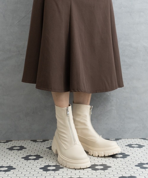 Fabby fabby(ファビィーファビィー)の「センタファスナートラックソールショートブーツ(ブーツ・レディース・ブラック/オフホワイト・SMALL/MEDIUM/LARGE)」の7枚目の写真