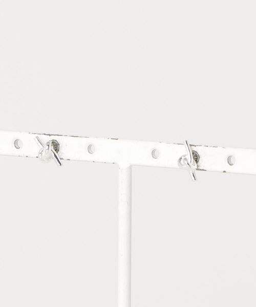 TONE SELECT GOODS(トーンセレクトグッズ)の「【925 SILVER ACC】ノットピアスSV925(OG)(ピアス(両耳用)・レディース・シルバー/ゴールド・FREE)」の5枚目の写真
