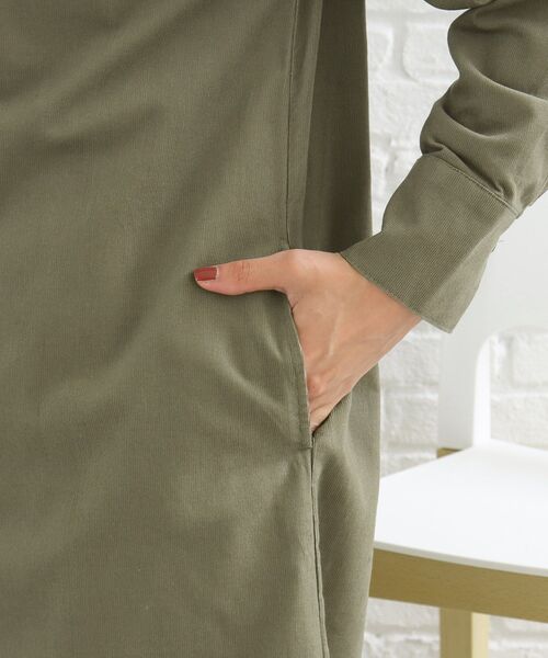 SHOO・LA・RUE(シューラルー)の「◆【注目度UP!】コーデュロイ シャツワンピース(ワンピース・レディース・ダークブラウン/サンドベージュ/オフホワイト/チャコールグレー/パープル系/オリーブ・02/03)」の12枚目の写真