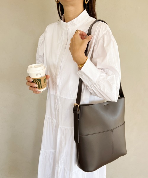 wears(ウェアーズ)の「【A4収納可】PUバケツショルダーバッグ(ショルダーバッグ・レディース・ブラウン/ブラック/ダークブラウン/グレイッシュベージュ/クリーム・FREE)」の6枚目の写真