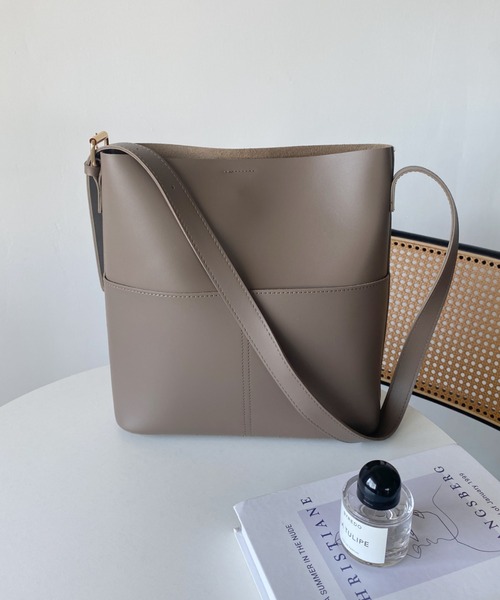 wears(ウェアーズ)の「【A4収納可】PUバケツショルダーバッグ(ショルダーバッグ・レディース・ブラウン/ブラック/ダークブラウン/グレイッシュベージュ/クリーム・FREE)」の13枚目の写真