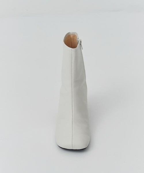 city（シティ）の「【CITY】レザーラウンドシェイプブーツ（ブーツ・レディース・アイボリー/ブラック・1/2/3）」の3枚目の写真