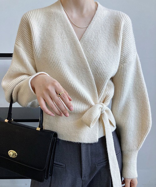 LOPASS(ロパス)の「ノーカラーVネックカーディガン(カーディガン/ボレロ・レディース・Mustard/ブラウン/ブラック/アイボリー/グレー・FREE)」の2枚目の写真