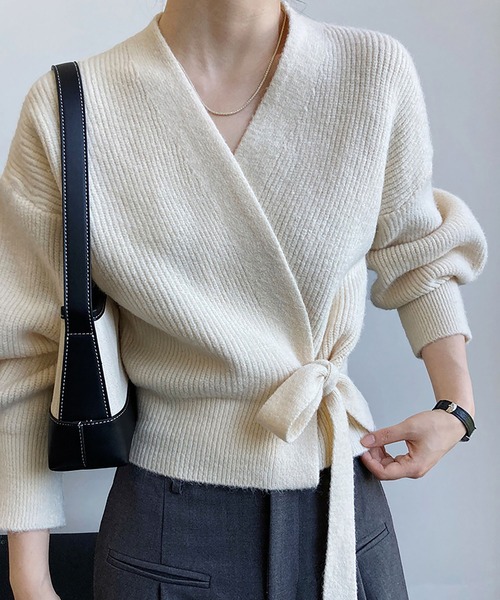 LOPASS(ロパス)の「ノーカラーVネックカーディガン(カーディガン/ボレロ・レディース・Mustard/ブラウン/ブラック/アイボリー/グレー・FREE)」の10枚目の写真