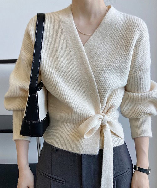 LOPASS(ロパス)の「ノーカラーVネックカーディガン(カーディガン/ボレロ・レディース・Mustard/ブラウン/ブラック/アイボリー/グレー・FREE)」の12枚目の写真