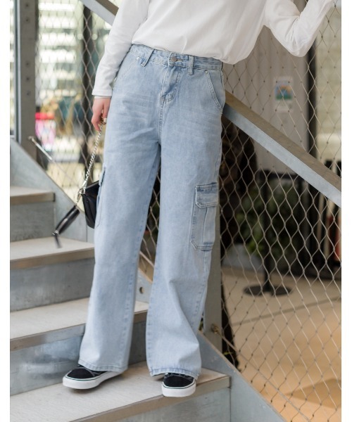 SpRay(スプレイ)の「デニムカーゴパンツ(デニムパンツ・レディース・ライトブルー・SMALL/MEDIUM/LARGE)」の1枚目の写真
