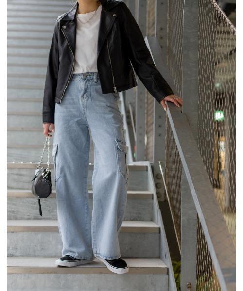 SpRay(スプレイ)の「デニムカーゴパンツ(デニムパンツ・レディース・ライトブルー・SMALL/MEDIUM/LARGE)」の2枚目の写真