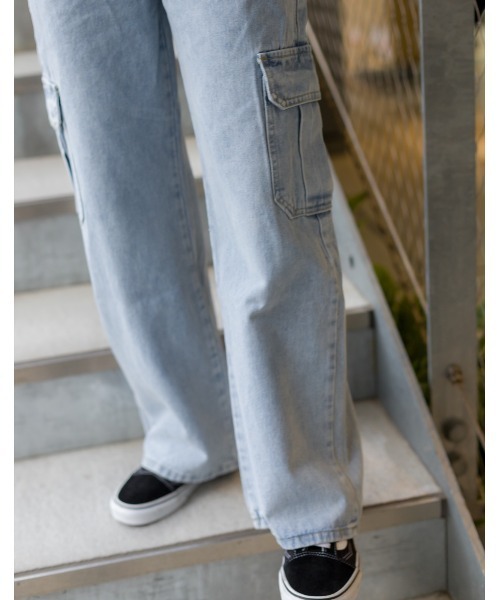SpRay(スプレイ)の「デニムカーゴパンツ(デニムパンツ・レディース・ライトブルー・SMALL/MEDIUM/LARGE)」の7枚目の写真