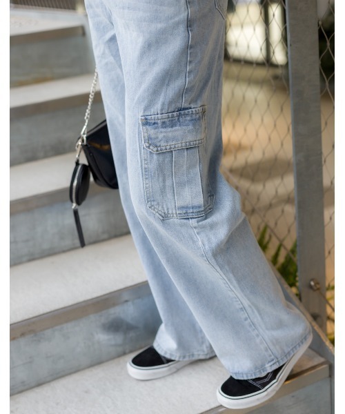 SpRay(スプレイ)の「デニムカーゴパンツ(デニムパンツ・レディース・ライトブルー・SMALL/MEDIUM/LARGE)」の9枚目の写真