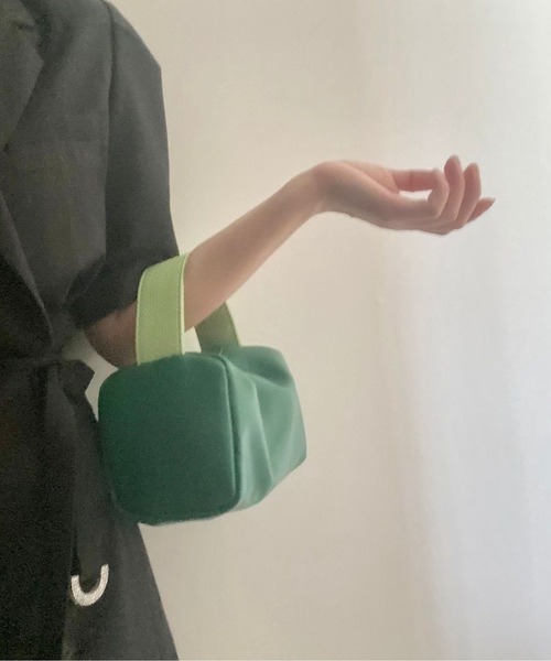 LA VORAGINE(ラ ヴォラジネ)の「ワンハンドルミニハンドバッグ(ハンドバッグ・レディース・イエロー/パープル/グリーン・FREE)」の1枚目の写真