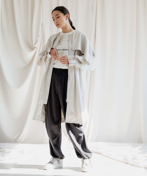 RAW FUDGE(ローファッジ)の「ケープデザインノーカラーコート(ノーカラーコート・レディース・ブラック/ベージュ系その他・M)」の2枚目の写真