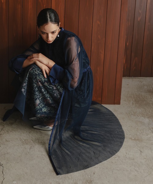 Callarus（カラルス）の「リニューアル［Callarus］チュール使い花柄デザインワンピースドレス（ドレス・レディース・ブラック系/カーキ系/ネイビー系・LL/3L/M/L/4L/5L）」の16枚目の写真