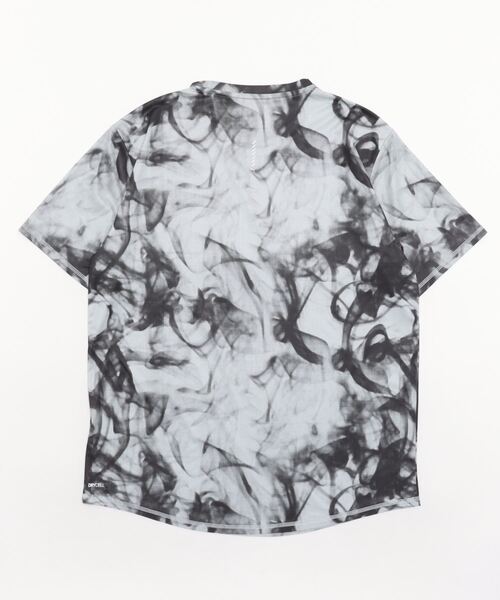 PUMA(プーマ)の「プーマ PUMA RUN FAVORITE AOP GRAPHIC SS Tシャツ_(Tシャツ/カットソー・メンズ・グレー・L/LL/S/M)」の2枚目の写真