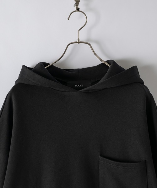 DOOPZ（ドープス）の「レイヤードスリーブフーディー（パーカー・メンズ・グレイッシュベージュ/ブラック・SMALL/MEDIUM/LARGE）」の3枚目の写真