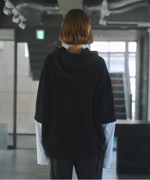 DOOPZ（ドープス）の「レイヤードスリーブフーディー（パーカー・メンズ・グレイッシュベージュ/ブラック・SMALL/MEDIUM/LARGE）」の22枚目の写真