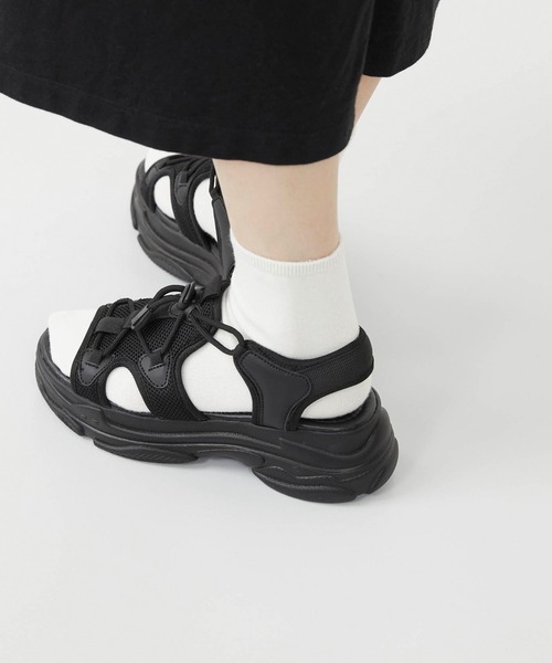 menue(メヌエ)の「厚底スポーツサンダル(サンダル・レディース・ホワイト/ブラック・38/39/36/37)」の4枚目の写真
