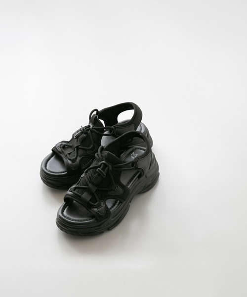 menue(メヌエ)の「厚底スポーツサンダル(サンダル・レディース・ホワイト/ブラック・38/39/36/37)」の5枚目の写真