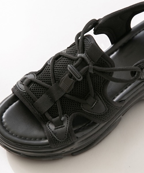 menue(メヌエ)の「厚底スポーツサンダル(サンダル・レディース・ホワイト/ブラック・38/39/36/37)」の6枚目の写真