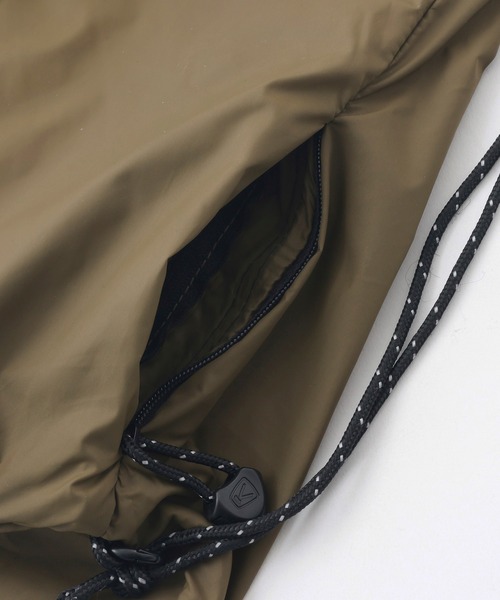 KEEN(キーン)の「KHT RECYCLE DRAWSTRING BAG IN PO / ケーエイチティー リサイクル ドローストリング バッグ イン ポーチ(ボディバッグ/ウエストポーチ・メンズ・オリーブ・OS)」の9枚目の写真