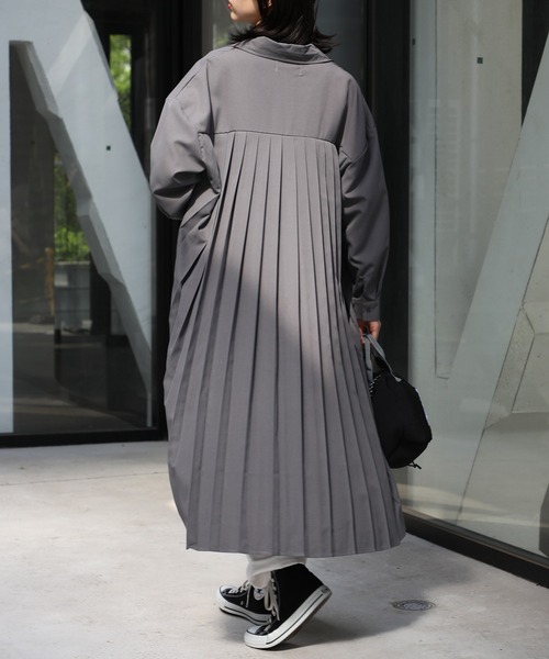 MAISON BREEZE（メゾンブリーズ）の「【MAISON BREEZE】バックプリーツロングシャツワンピース SCCH329（シャツワンピース・レディース・グレー/アイボリー/ブラック/ベージュ・FREE）」の3枚目の写真