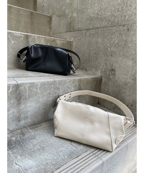 ENVYM(アンビー)の「アイレットデザインハンドBAG(ハンドバッグ・レディース・ブラック/アイボリー・FREE)」の5枚目の写真