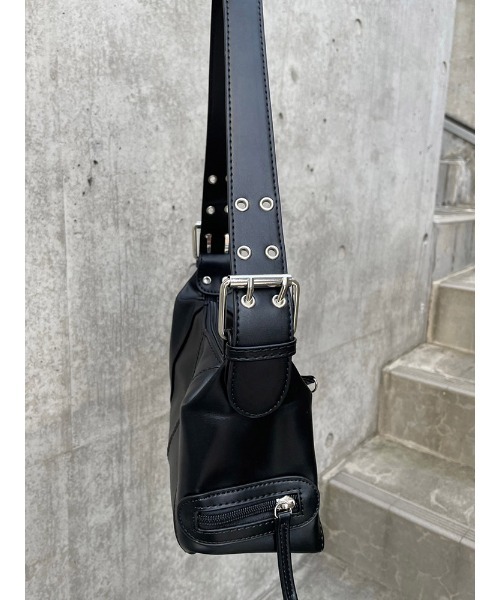 ENVYM(アンビー)の「アイレットデザインハンドBAG(ハンドバッグ・レディース・ブラック/アイボリー・FREE)」の14枚目の写真