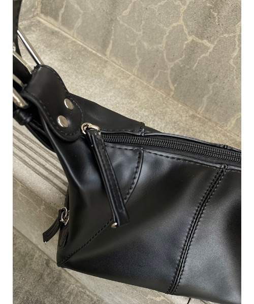 ENVYM(アンビー)の「アイレットデザインハンドBAG(ハンドバッグ・レディース・ブラック/アイボリー・FREE)」の11枚目の写真