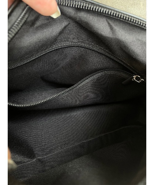 ENVYM(アンビー)の「アイレットデザインハンドBAG(ハンドバッグ・レディース・ブラック/アイボリー・FREE)」の4枚目の写真