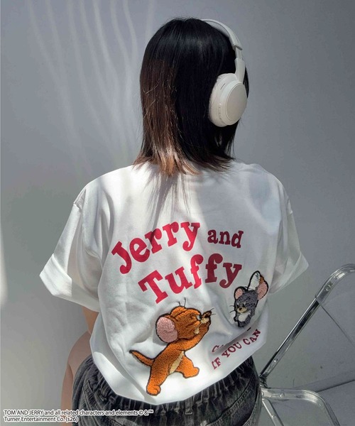 AS KNOW AS plus(アズノゥアズプラス)の「○トムとジェリー 刺繍Tシャツ 【TOM and JERRY/トムとジェリー】(アクリルキーホルダー付き )(Tシャツ/カットソー・レディース・スミクロ/イエロー/オフホワイト/クリアブルー/チャコール/オートミール/ブルー/ホワイト/ホワイト系/アイボリー系/グレー系/サックスブルー系/ブラック系4/アイボリー系4/ホワイト系4/ダークグリーン系4/サックスブルー系5/ブラック系5/アイボリー系5/ホワイト系5/ホワイト系7/ホワイト系6/アイボリー系6/ダークグリーン系7/ブラック系6/ネイビー系6/ブラック系8/ホワイト系8/ダークグリーン系8/アイボリー系8/アイボリー系9/ホワイト系9/ブラック系9/ネイビー系9・FREE)」の10枚目の写真