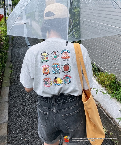 AS KNOW AS plus（アズノゥアズプラス）の「○アクリルキーホルダー付き トムとジェリー 刺繍Ｔシャツ 【TOM and JERRY/トムとジェリー】（Tシャツ/カットソー・レディース・スミクロ/イエロー/オフホワイト/クリアブルー/チャコール/オートミール/ブルー/ホワイト/ホワイト系/アイボリー系/グレー系/サックスブルー系/ブラック系4/アイボリー系4/ホワイト系4/ダークグリーン系4/サックスブルー系5/ブラック系5/アイボリー系5/ホワイト系5・FREE）」の12枚目の写真