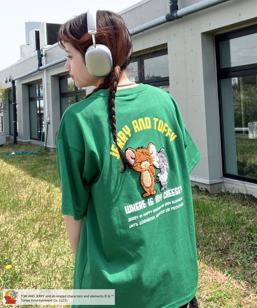 AS KNOW AS plus（アズノゥアズプラス）の「○アクリルキーホルダー付き トムとジェリー 刺繍Ｔシャツ 【TOM and JERRY/トムとジェリー】（Tシャツ/カットソー・レディース・スミクロ/イエロー/オフホワイト/クリアブルー/チャコール/オートミール/ブルー/ホワイト/ホワイト系/アイボリー系/グレー系/サックスブルー系/ブラック系4/アイボリー系4/ホワイト系4/ダークグリーン系4/サックスブルー系5/ブラック系5/アイボリー系5/ホワイト系5・FREE）」の15枚目の写真