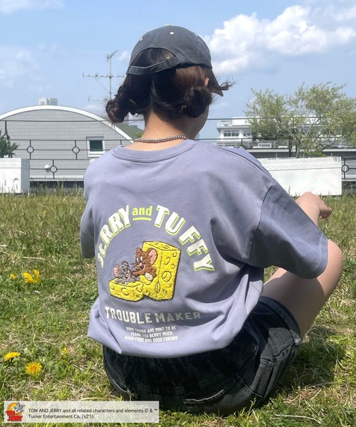 AS KNOW AS plus（アズノゥアズプラス）の「○アクリルキーホルダー付き トムとジェリー 刺繍Ｔシャツ 【TOM and JERRY/トムとジェリー】（Tシャツ/カットソー・レディース・スミクロ/イエロー/オフホワイト/クリアブルー/チャコール/オートミール/ブルー/ホワイト/ホワイト系/アイボリー系/グレー系/サックスブルー系/ブラック系4/アイボリー系4/ホワイト系4/ダークグリーン系4/サックスブルー系5/ブラック系5/アイボリー系5/ホワイト系5・FREE）」の19枚目の写真