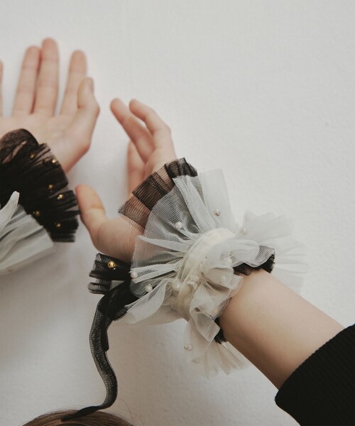 Ray BEAMS（レイビームス）の「DIR 69 × Ray BEAMS / 別注 2way カフス（その他小物・レディース・ブラック/オフホワイト・ONE SIZE）」の3枚目の写真