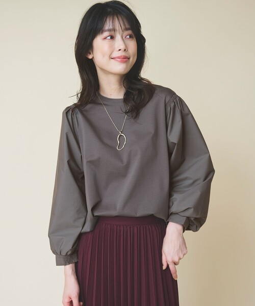 ANY(エニィ)の「【洗濯機可】着映えるシャーリングトップス(Tシャツ/カットソー・レディース・グリーン系/グレー系/ピンク系/アイボリー系1/ネイビー系1・3/2)」の6枚目の写真