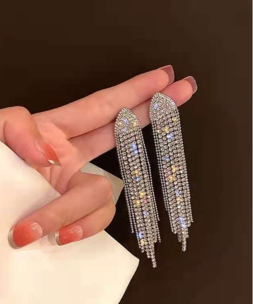NiiNa(ニーナ)の「【NiiNa】クリスタルガラスロングタッセルピアス / WEB限定(ピアス(両耳用)・レディース・シルバー/ゴールド・FREE)」の6枚目の写真