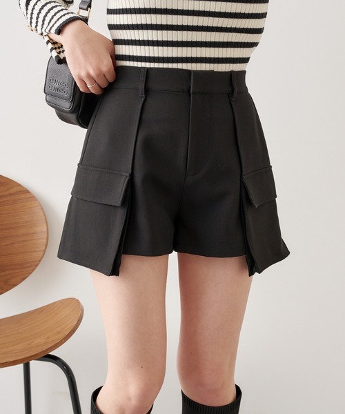 Chico（チコ）の「カーゴポケットミニスカパン（スカート・レディース・グレイッシュベージュ/グレー/ブラック・FREE）」の2枚目の写真