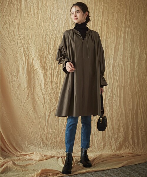 23区（ニジュウサンク）の「【SLOW/一部店舗限定】シアーリブ タートルネックニット（ニット/セーター・レディース・黄土色系/ブラック系/アイボリー系・38/40）」の5枚目の写真