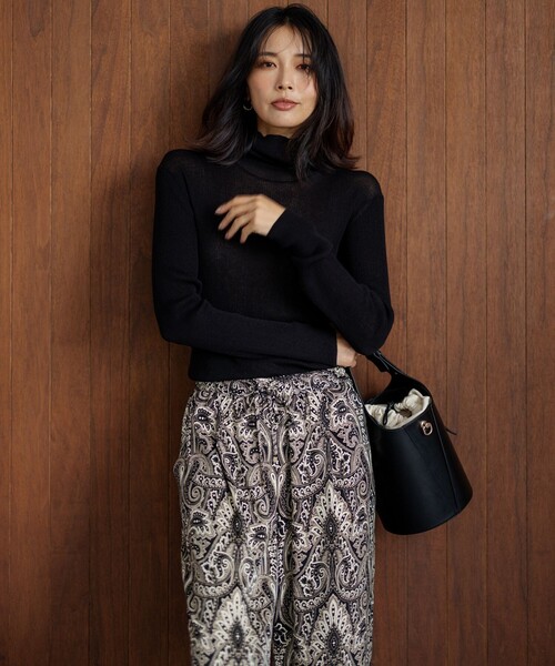 23区（ニジュウサンク）の「【SLOW/一部店舗限定】シアーリブ タートルネックニット（ニット/セーター・レディース・黄土色系/ブラック系/アイボリー系・38/40）」の9枚目の写真