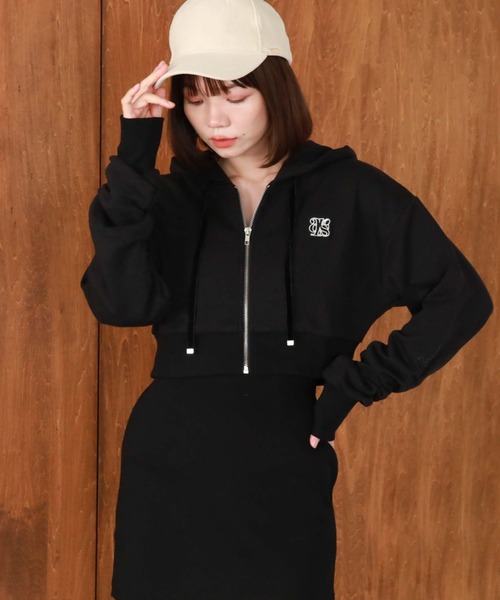 archives(アルシーヴ)の「ロゴ刺繍ショートzipパーカー(パーカー・レディース・グレー/オフホワイト/ブラック・MEDIUM)」の2枚目の写真