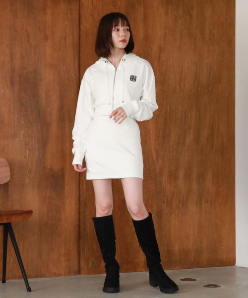 archives(アルシーヴ)の「ロゴ刺繍ショートzipパーカー(パーカー・レディース・グレー/オフホワイト/ブラック・MEDIUM)」の8枚目の写真