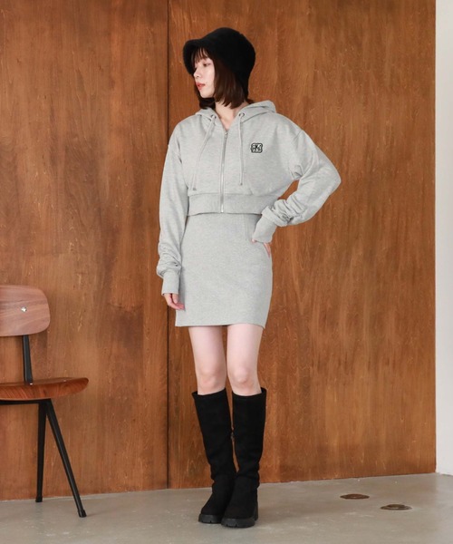 archives(アルシーヴ)の「ロゴ刺繍ショートzipパーカー(パーカー・レディース・グレー/オフホワイト/ブラック・MEDIUM)」の16枚目の写真